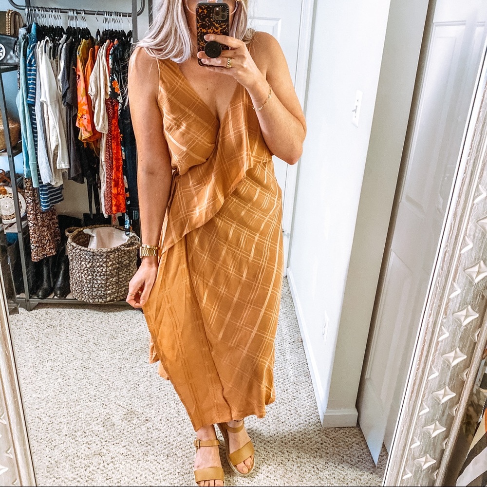 Line and Dot 🌵 Yoanna Ruffle Trim Wrap Dress